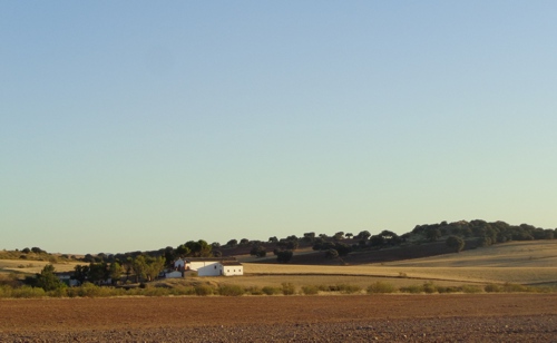 Vista de la Ermita de Turruchel desde la margen derecha del r�o. Al fondo, actual t�rmino municipal de Alcaraz