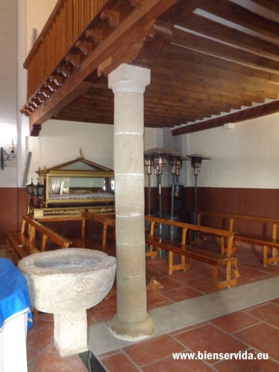 Columna sobre la que se apoya la viga maestra del coro mediante una zapata.