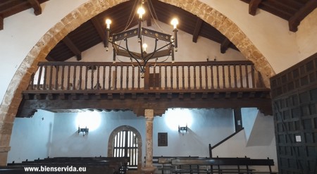 Coro y cancela de la iglesia g�tica de Ri�par.