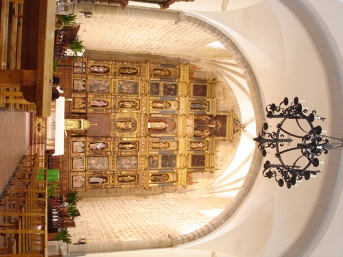 Nave y retablo de la iglesia de San Bartolom� de Bienservida en 2012