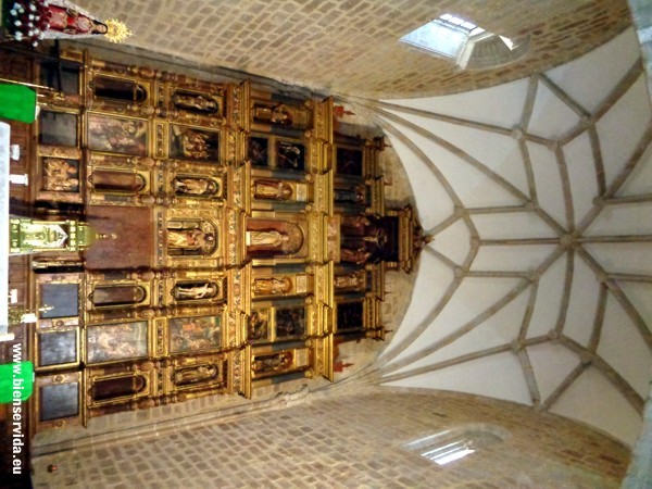 Retablo y b�veda de crucer�a de la iglesia de San Bartolom� de Bienservida