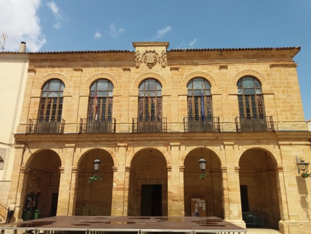 Ayuntamiento de Alcaraz en la Plaza Mayor